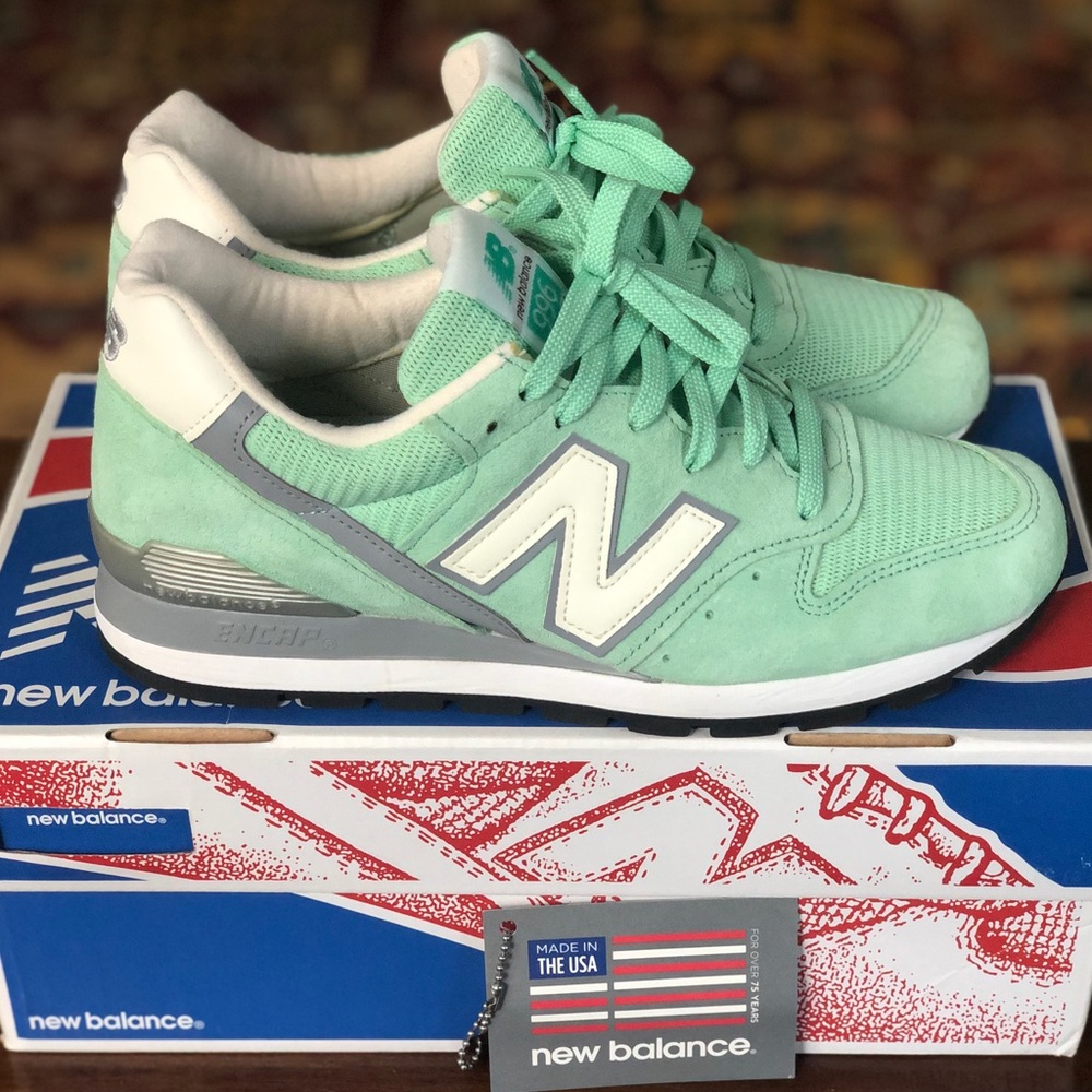 New Balance 996 Mint Green Size 6M / 7.5W